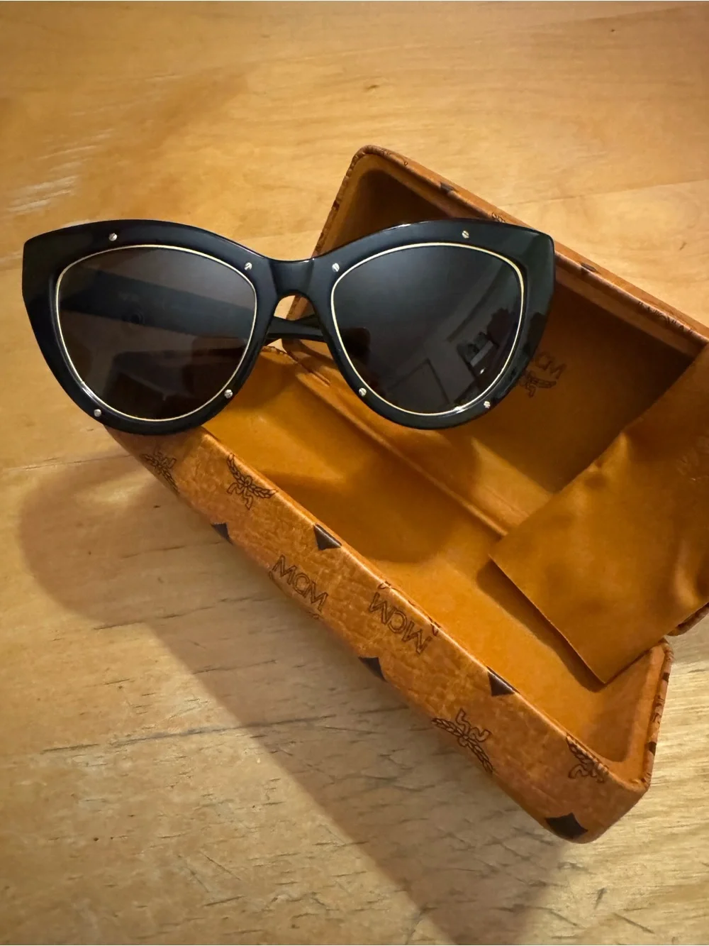 MCM 603S Women's Black & Gold Cat-Eye Sunglasses Set